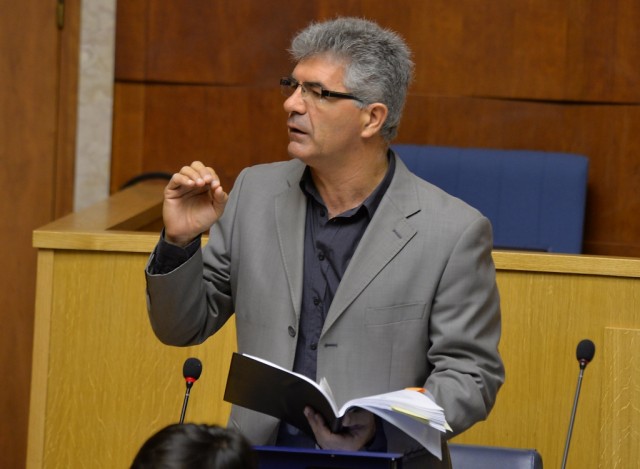 Este Governo limita-se a prosseguir a mesma lógica de estrangulamento