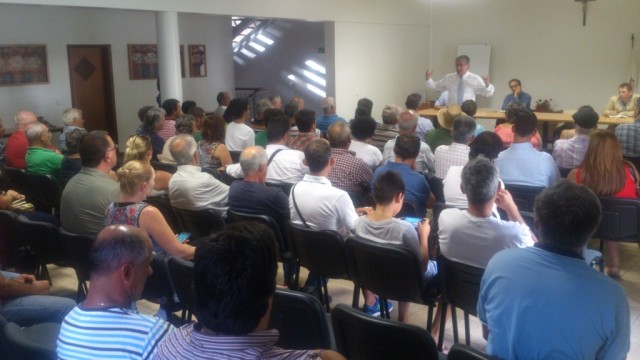 Humberto Vasconcelos ouve os problemas dos agricultores