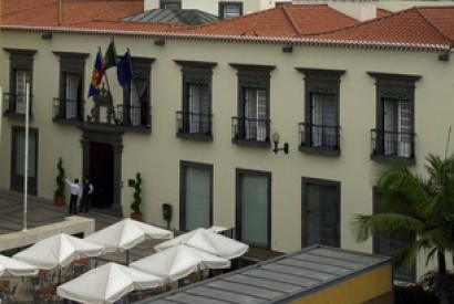 Acumulação de vencimento de trabalho e pensões na RAM chegava a 16 pessoas em 2011