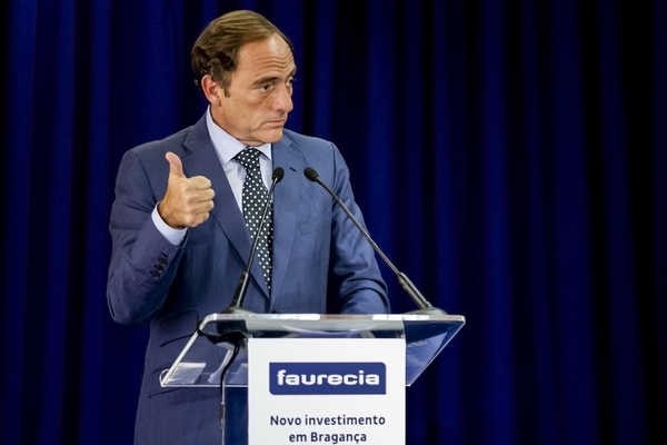 Portas apresenta cumprimentos a Miguel Albuquerque
