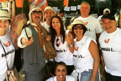 Dezenas e dezenas de militantes na festa do PSD-Madeira postam fotos e selfies no Facebook