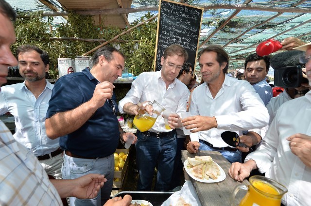 Passos Coelho percorreu durante duas horas barracas de comes e bebes na festa do PSD-Madeira