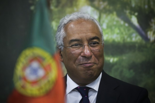 António Costa pede desculpa pelo episódio dos cartazes
