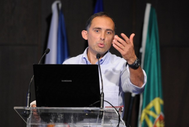 Demite-se o presidente da Assembleia Municipal da Ribeira Brava