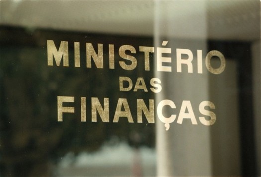 Governo admite devolver 25% da sobretaxa de IRS em 2016