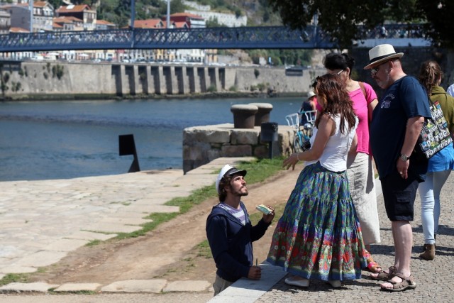 Crescimento do turismo no Porto não significa empregos fixos ou aumentos salariais