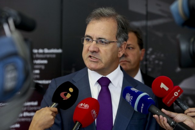 Ministro da Economia garante que bolso dos portugueses vai recuperando gradualmente