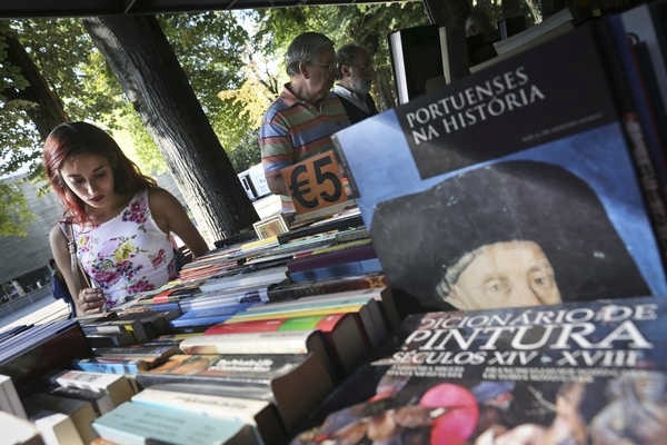 Agustina Bessa-Luís homenageada pelo presidente da Câmara do Porto na Feira do Livro