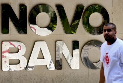 Eventual atraso na venda do Novo Banco não preocupa ministra das Finanças