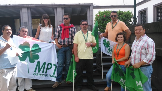 Partido da Terra protesta contra os valores do IMI a que chama imposto ladrão