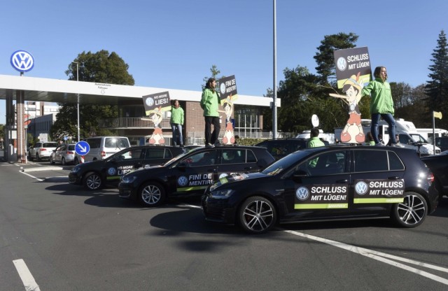 Bruxelas pede aos países membros para fiscalizar carros com emissões duvidosas