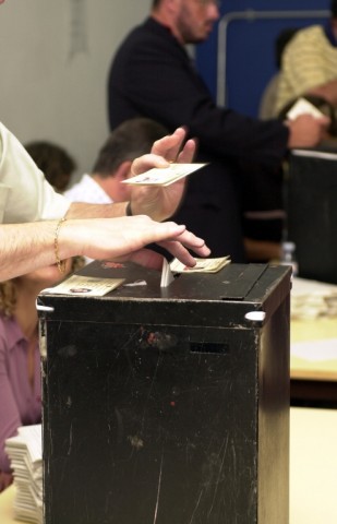 Mais de quatro milhões de eleitores tinham votado até às 16h00