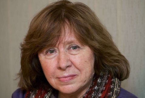 Nobel da Literatura 2015 distingue bielorrussa Svetlana Aleksievitch