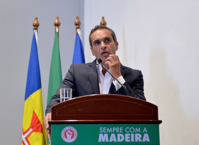PS-M considera que as viagens aéreas estão com custo insuportável e pede intervenção do Governo