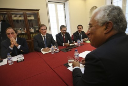 Costa reúne-se hoje às 18h00 com Passos e Portas na sede do PS