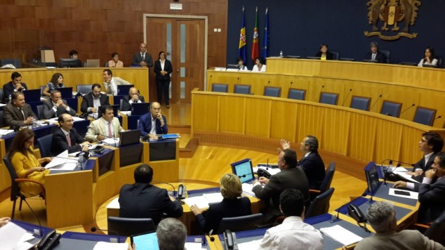 Carlos Pereira lembra que o governo gasta um milhão no JM