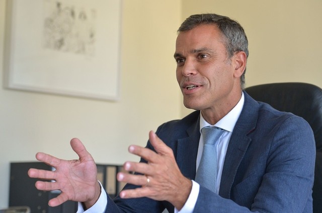Governo da Madeira pressiona companhias de aviação