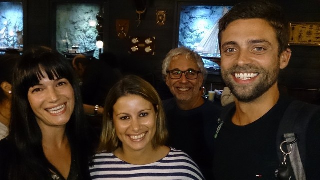 Elenco nacional da peça Gangsters na Broadway aproveita para conhecer poncha da Madeira