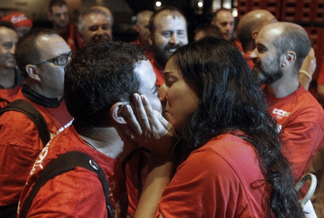 Trabalhadores espanhóis celebram vitória em conflito laboral com a Coca-Cola