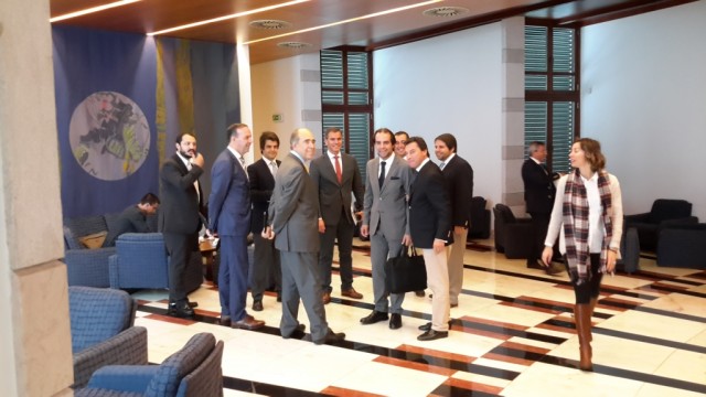 Albuquerque no parlamento para primeiro debate mensal