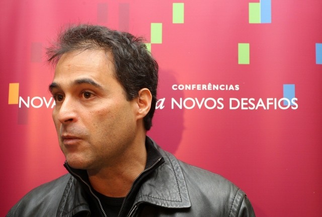 Expressão cultural é limitada, denuncia escritor Agualusa