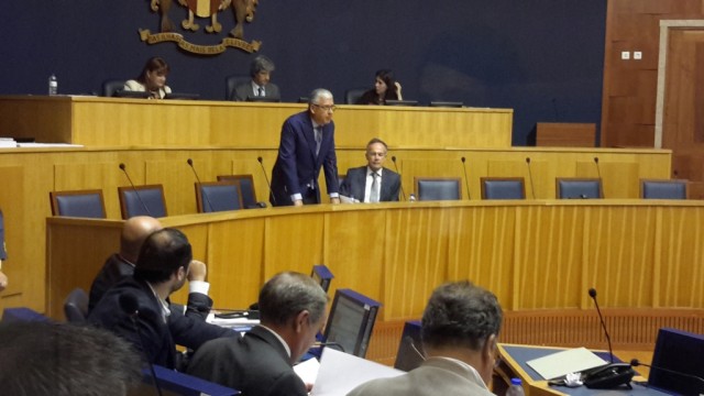 Governo prevê gastar 245 mil euros com suplementos para médicos que se desloquem ao Porto Santo