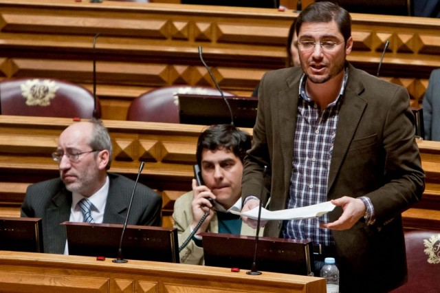 PS e PCP com reservas sobre pacote legislativo do Ministério das Finanças