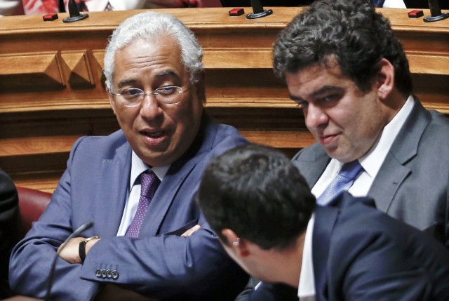 Acordos entre PS e o BE, PCP e PEV assinados à hora do almoço