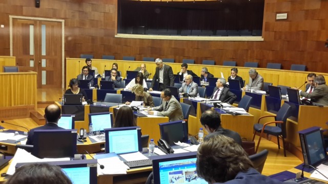 ALM debate resolução para revogar programa de privatizações