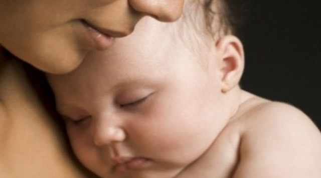 Portugal deve prolongar licença de maternidade até aos seis meses