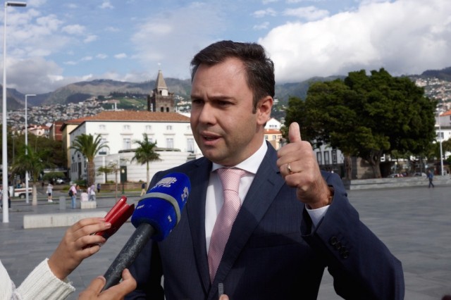 CDS aponta inviabilidade do cais 8 e salienta que aumento da pontinha deve ser prioritário