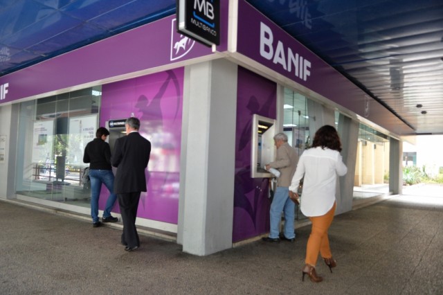 Comissão Europeia afirma que solução para o Banif tem que proteger depósitos