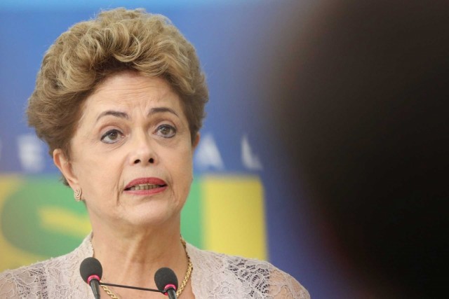 Economia brasileira encerra o ano com uma contracção de 3,6% e 10,8% de inflação