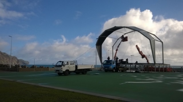 Palco para a festa do povo já está a ser montado