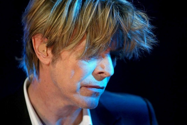 Artistas e políticos lamentam morte do herói da música David Bowie