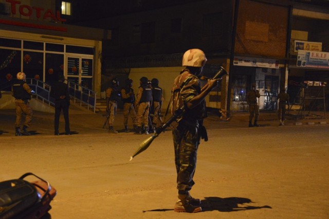 Forças de segurança libertam 126 pessoas em hotel no Burkina Faso