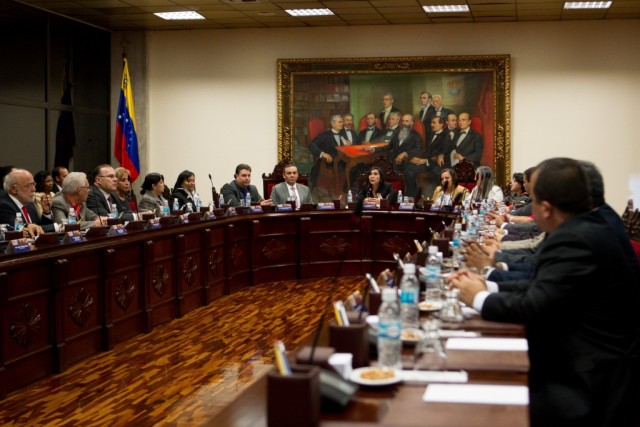 Oposição venezuelana dialogará com governo mas insiste que modelo económico é errado