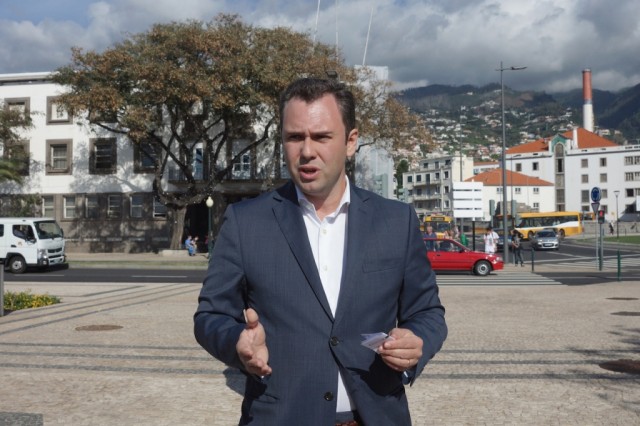 CDS quer ver Governo Regional a viabilizar ferry com subsídios