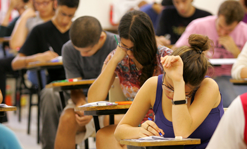 Governo quer aumentar valor das bolsas de estudo para estudantes do ensino superior