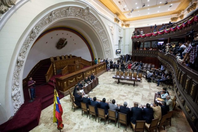 Socialistas venezuelanos acusam oposição de provocar conflitos para derrubar Maduro