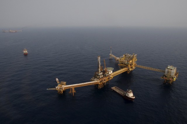 Preço do petróleo não pode manter-se baixo, mas ninguém sabe quando vai subir