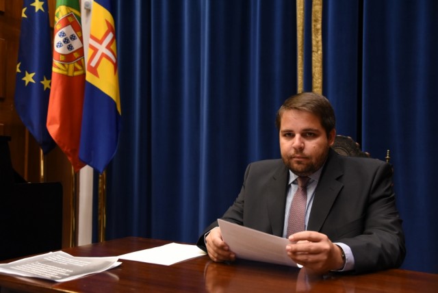 Deputado do PSD acusa Menezes de Oliveira de mentir aos funcionários da câmara