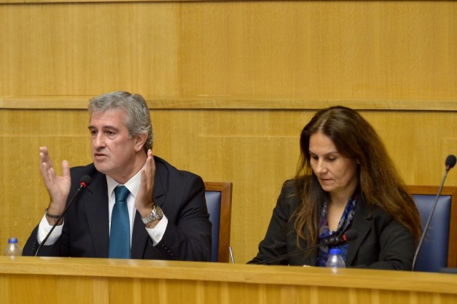 Não vejo grandes batalhas que justifiquem meter o Estatuto na Assembleia da República