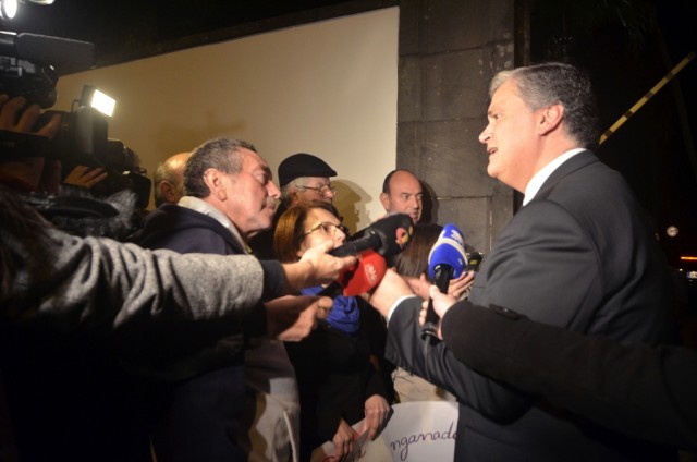 Clientes do Banif protestam junto à presidência do Governo dos Açores