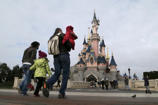 Homem armado detido na Disneylândia Paris vai a tribunal na terça-feira