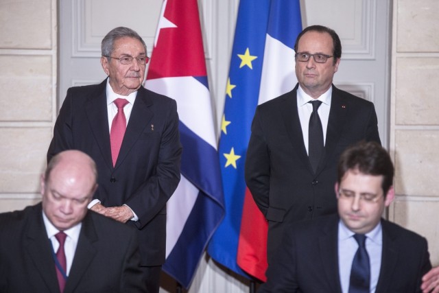 Hollande insta Obama a levar até ao fim o levantamento do embargo a Cuba