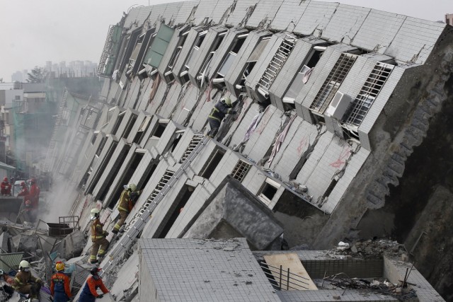 Sismo em Taiwan provoca 13 vítimas mortais e mais de 400 feridos