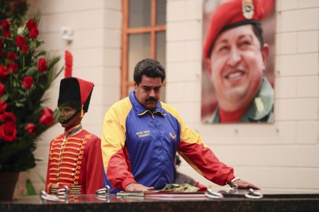 Parlamento venezuelano vai investigar origens do presidente Nicolás Maduro