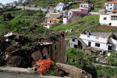 CDU alerta que existem 32 famílias realojadas provisoriamente seis anos após o temporal
