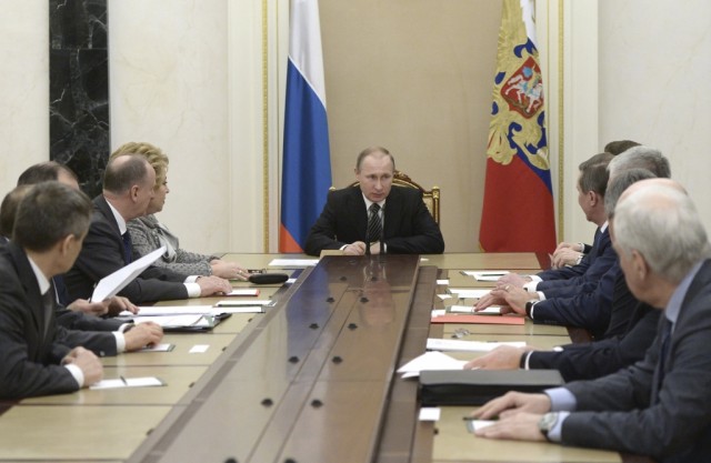 Rússia considera que acordo para congelar produção de petróleo é viável